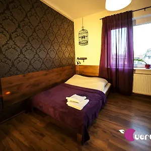 Very Berry - Old Town, Parking, Lift, Reception 24h Hostel